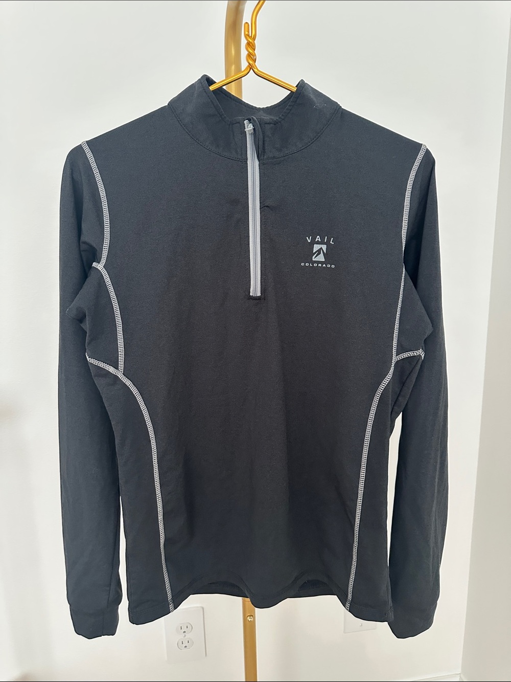 Woman’s Black Long-Sleeve fleece pullover